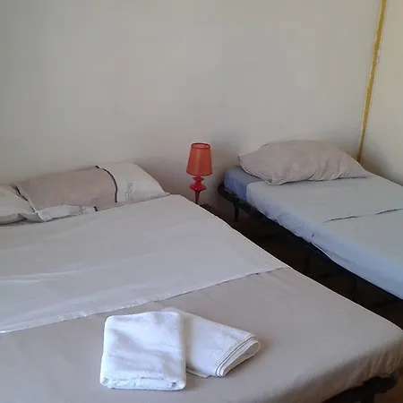 Stephanie Apartment *